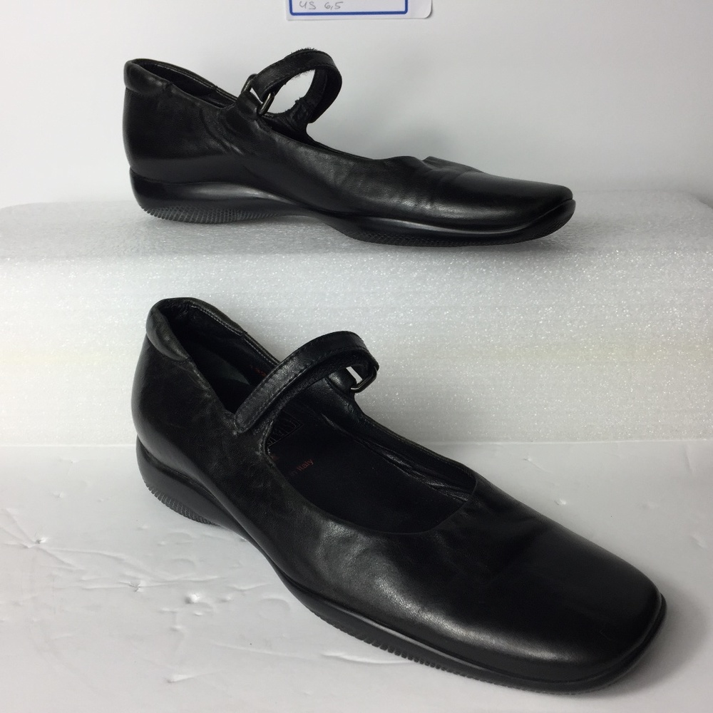 PRADA MARY JANE WOMEN'S BLACK LEATHER CLOSED TOE FLATS SHOES SIZE 36.5  US 6.5